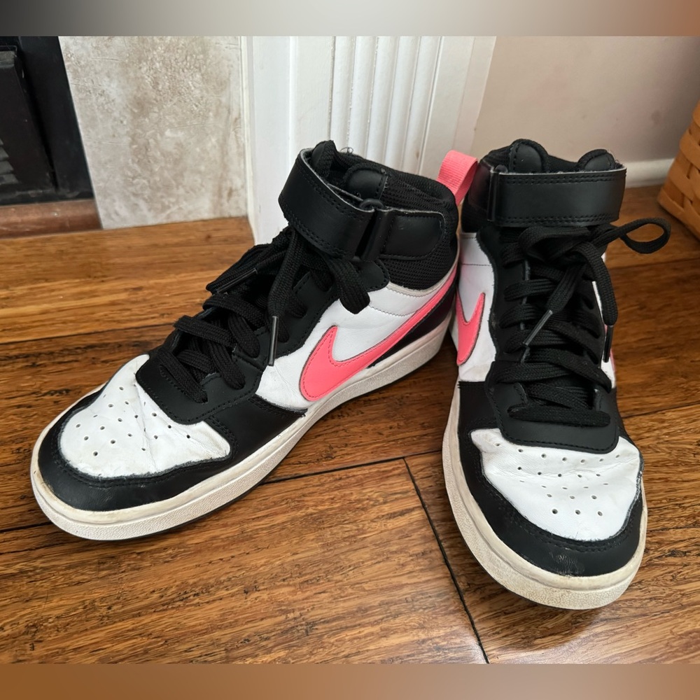 Girls Nike tennis shoes
